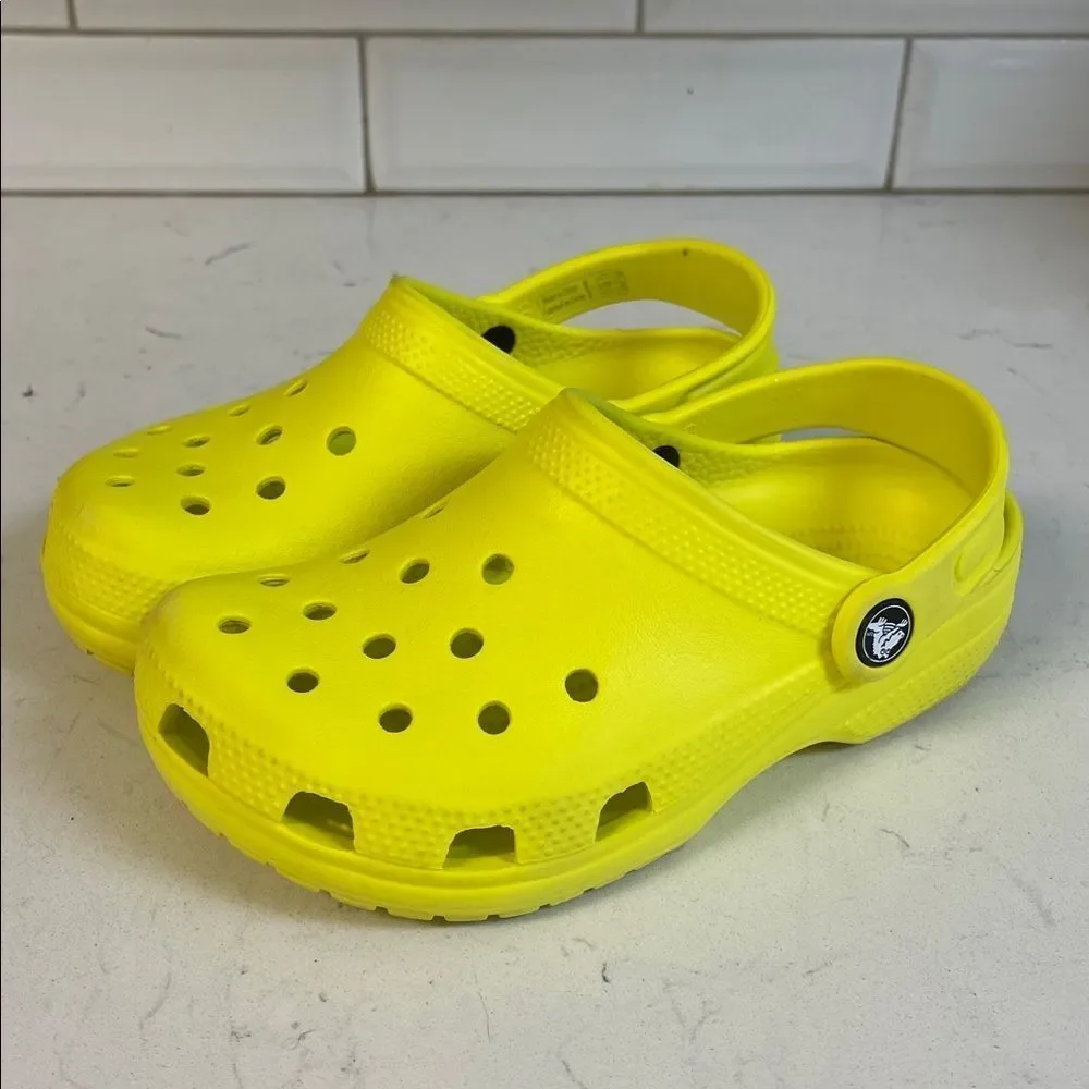 Crocs Classic Clog Size Junior 1, Acidity, Bright Neon Yellow Style # 206991